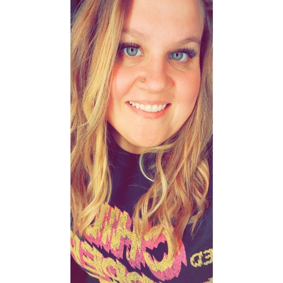 Meet your Posher, Ashleigh - Picture 2 of 3